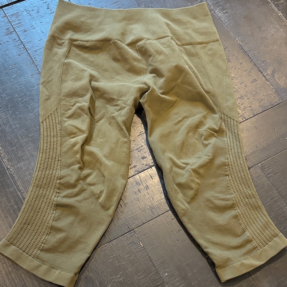 Lululemon Athletic Casual Women’s Cropped Green Leggings Large